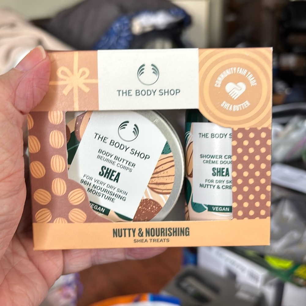 The Body Shop Nutty/Nourishing of 60ml Shea Shower Cream & 50ml Shea Body Butter